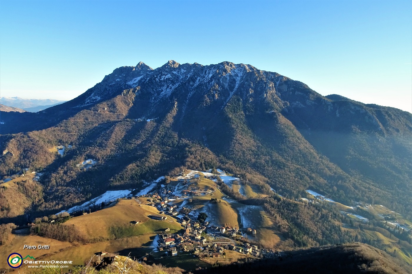 47 Valpiana tra il Monte Castello ad ovest e l'Alben ad est.JPG